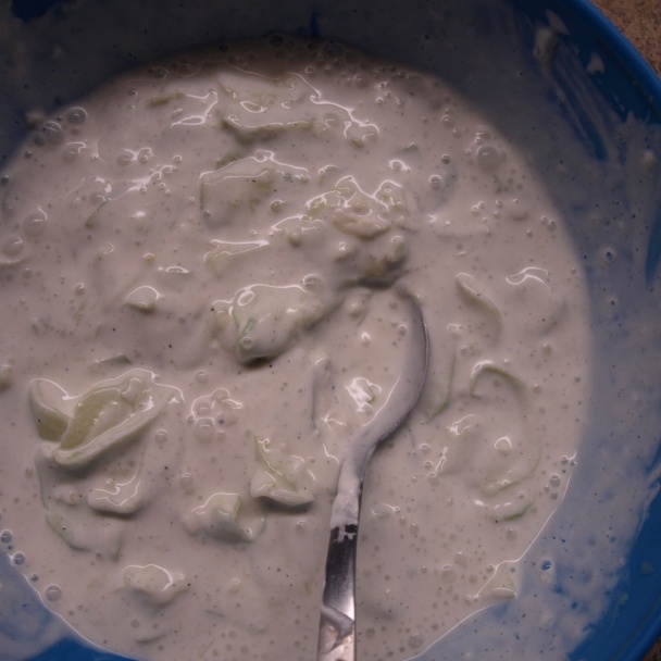 Jednoduché chutné pečené batáty s uhorkovým šalátom (fotorecept) - obrázok 11