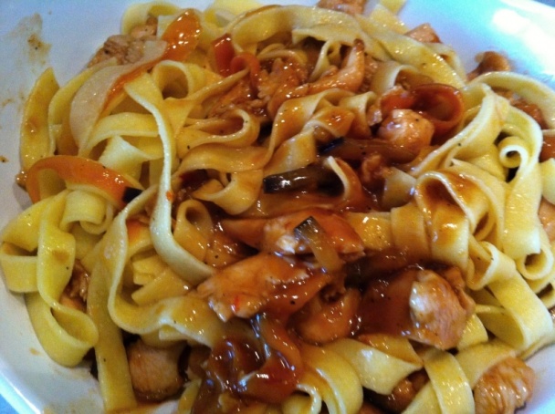 Tagliatelle na thajský spôsob s baklažánom a kuracím mäsom (fotorecept) - obrázok 6