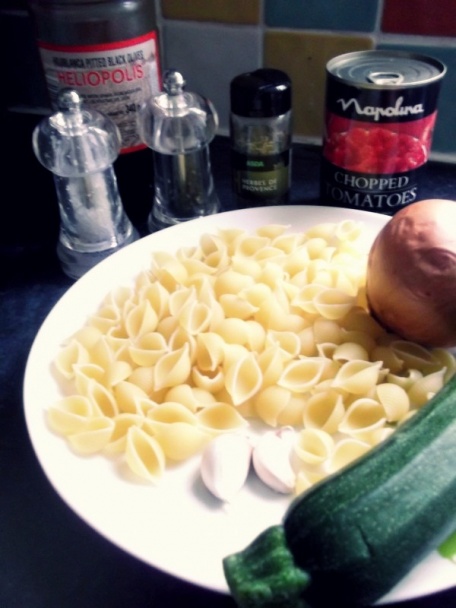 Cuketovo-rajčinová omáčka a cestoviny  - obrázok 1