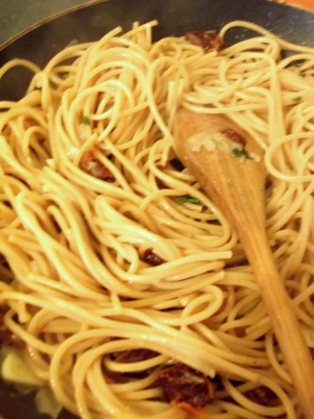 Celozrnné špagety s avokádom a sušenou paradajkou - obrázok 4