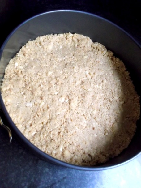 Cheesecake s bielou čokoládou a drobným ovocím - obrázok 1