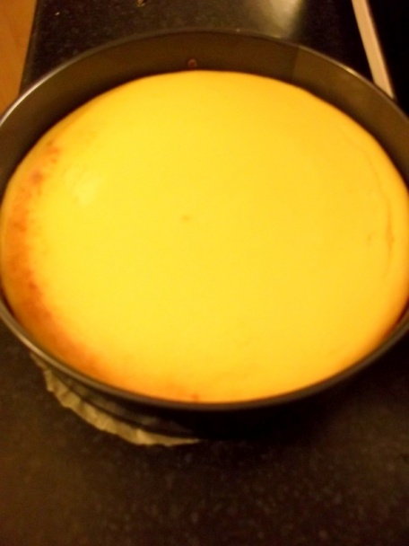 Cheesecake s bielou čokoládou a drobným ovocím - obrázok 2