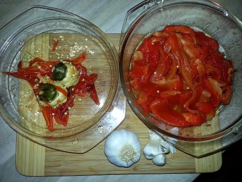 Šalát z pečenej papriky - obrázok 1