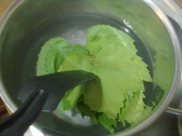 V rúre zapečené, plnené hroznové listy (fotorecept) - obrázok 3