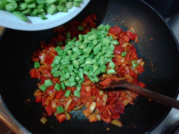 Yeşil fasulye tavası - oprážané zelené fazuľky (fotorecept) - obrázok 5