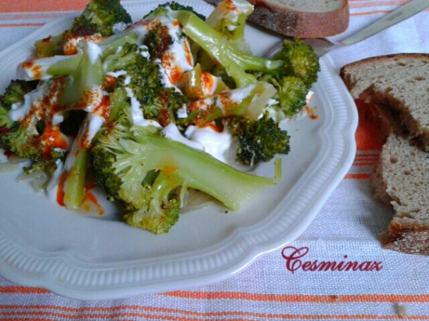 Dusená brokolica s jogurtovým dresingom (fotorecept) - obrázok 3