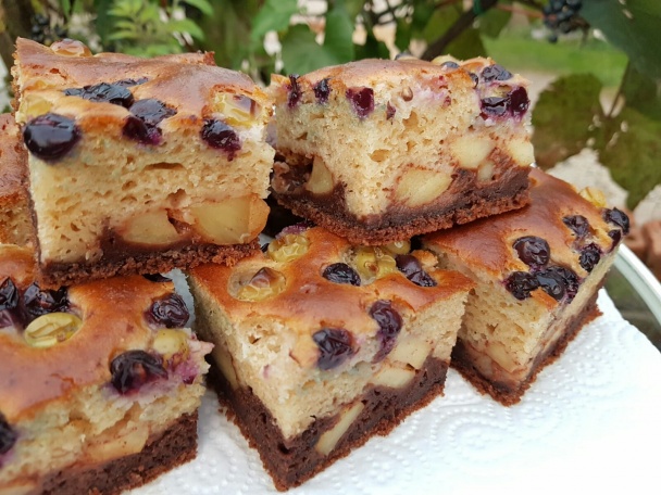 Jednoduchý koláč z jogurtu s ovocím (fotorecept) - obrázok 6