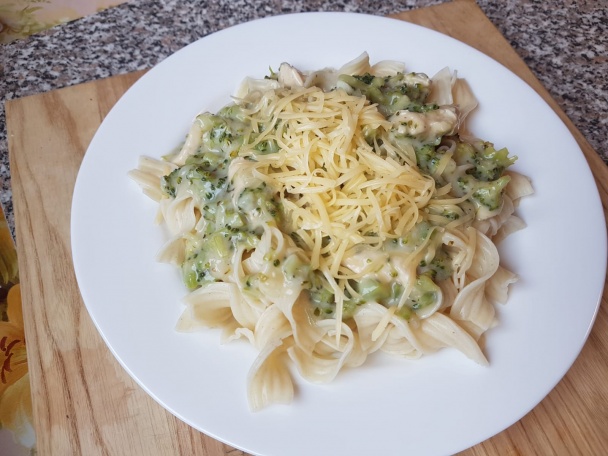 Brokolicová omáčka s kuracími prsami a cestovinou (fotorecept) - obrázok 6