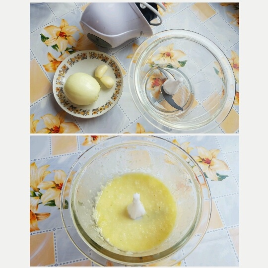 Pečené cibuľovo-cesnakové zemiaky s kuracími stehnami a domácou tatárkou (fotorecept) - obrázok 2