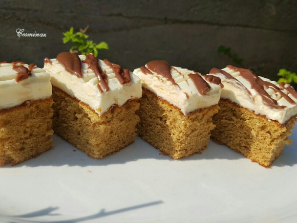 Jednoduchý kávovo-vanilkový koláčik s mascarpone (fotorecept) - obrázok 6