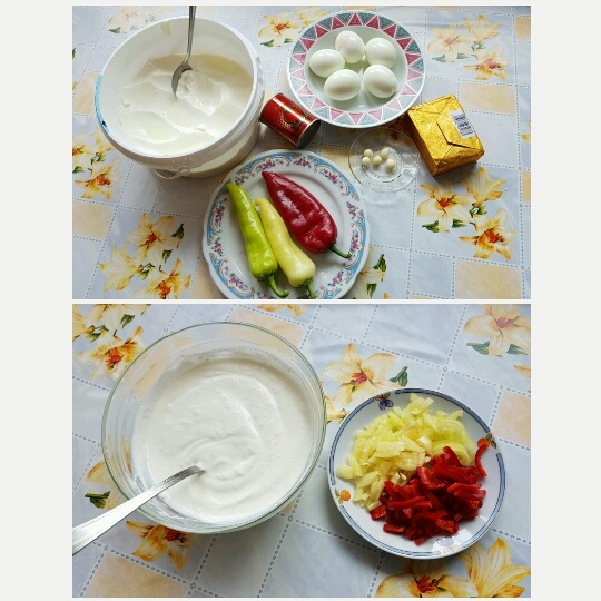 Vajíčka s cesnakovým jogurtom a paprikovo-paradajkovým maslom (fotorecept) - obrázok 1