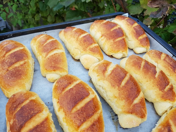 Jemné pečivo z kokosového kysnutého cesta (fotorecept) - obrázok 4