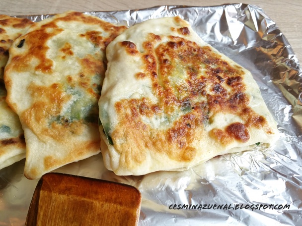 Gözleme plnené medvedím cesnakom a tvarohom (fotorecept) - obrázok 6