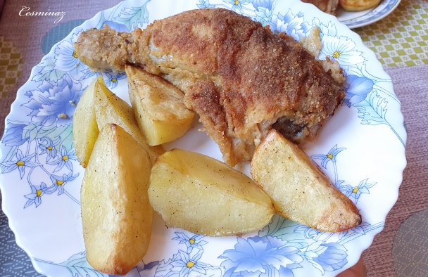 V rúre vyprážané kuracie stehná a zemiaky (videorecept) - obrázok 5