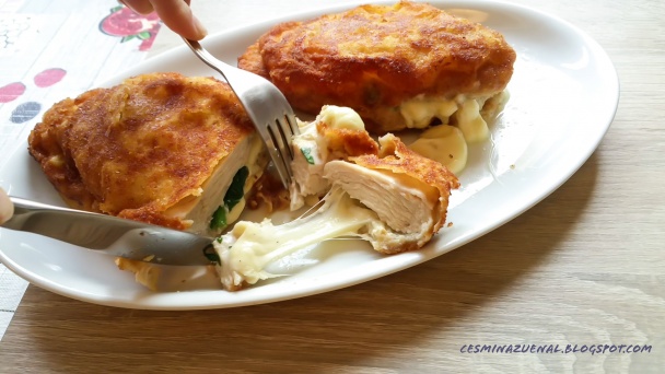 Syrom a špenátom plnené kuracie prsia v trojobale (videorecept) - obrázok 4