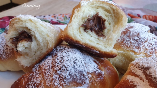 Ľahučké kysnuté rožteky plnené lekvárom a Nutellou (videorecept) - obrázok 4