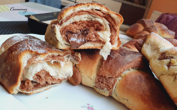 Dvojfarebné kysnuté rožky plnené lekvárom a Nutellou (videorecept) - obrázok 5