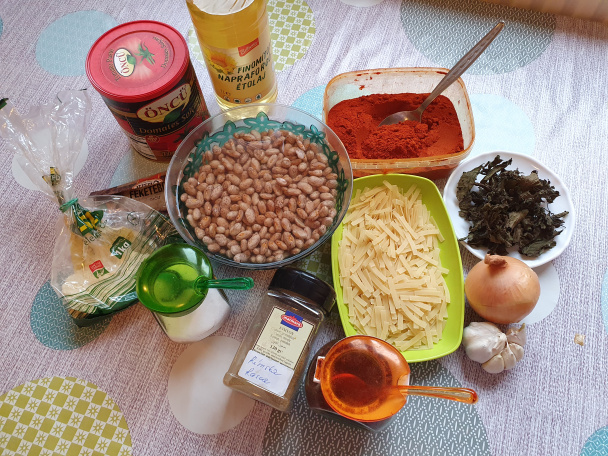 Sýta fazuľová polievka na turecký spôsob (Kuru fasulye çorbası) (fotorecept) - obrázok 1