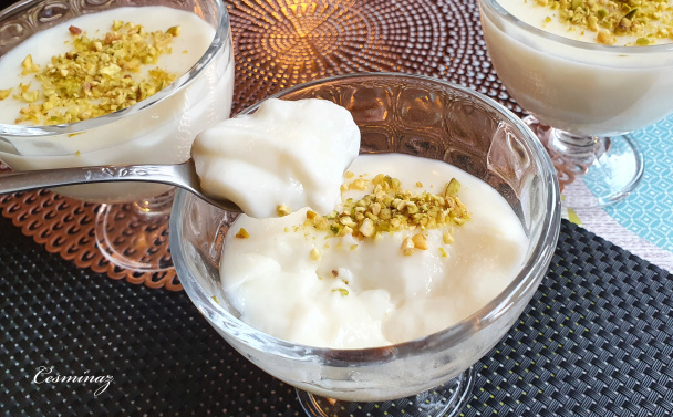 Muhallebi - mliečny dezertík s vôňou a chuťou ruže (fotorecept) - obrázok 2