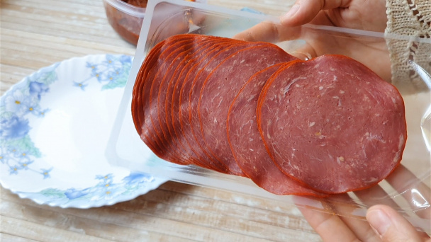 Pikantná cesnakovo-papriková pasta - čemen (videorecept) - obrázok 3