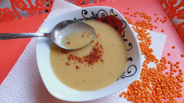 Krémová polievka z červenej šošovice (Mercimek çorbası) (videorecept) - obrázok 3