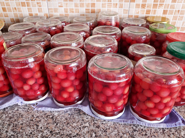 Veľmi jednoduchý čerešňový kompót (videorecept) - obrázok 1