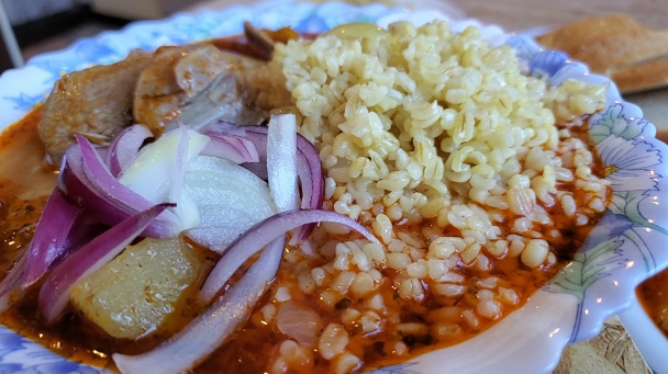 Maslovo-cibuľový bulgur pilav (videorecept) - obrázok 4