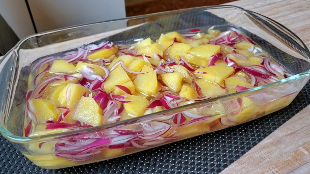 Klasický zemiakovo-cibuľový šalát (videorecept) - obrázok 3