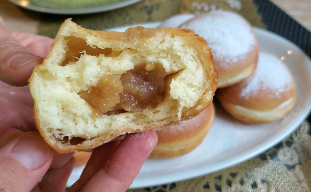 Ľahučké šišky s jablkovou plnkou (videorecept) - obrázok 4