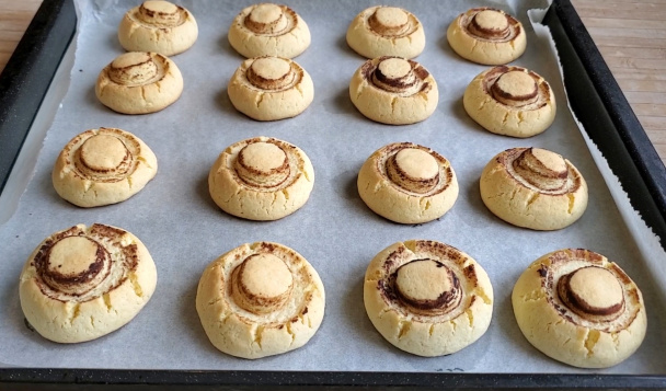 Krehké koláčiky v tvare hríbov (videorecept) - obrázok 2