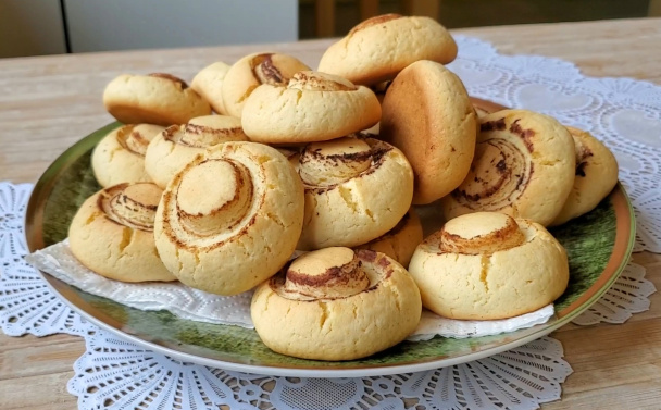 Krehké koláčiky v tvare hríbov (videorecept) - obrázok 3