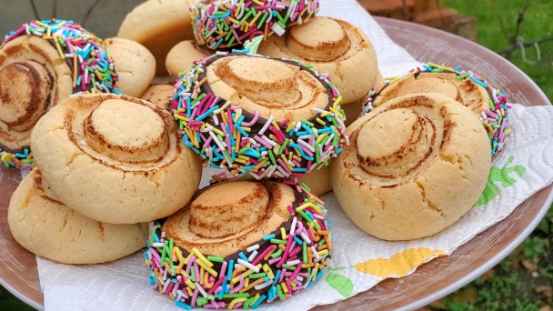 Krehké koláčiky v tvare hríbov (videorecept) - obrázok 4