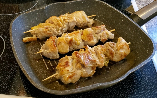 Kurací špíz v citrónovo-cesnakovej marináde (videorecept) - obrázok 2