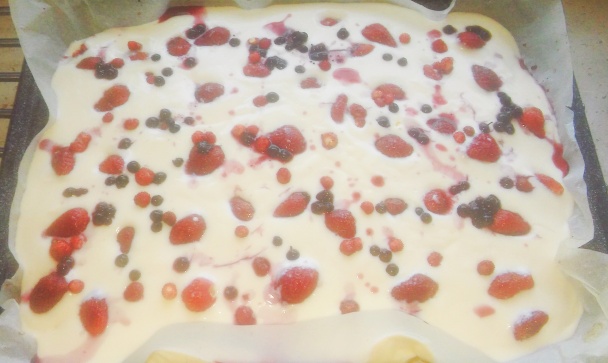 Pudingový jahodovo-čučoriedkový koláčik (fotorecept) - obrázok 5