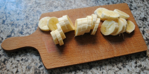 Sladký sendvič s ovocím a orechami - obrázok 3