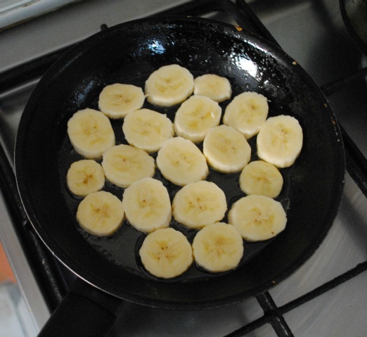 Sladký sendvič s ovocím a orechami - obrázok 4