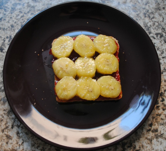 Sladký sendvič s ovocím a orechami - obrázok 5