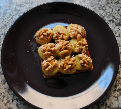 Sladký sendvič s ovocím a orechami - obrázok 6