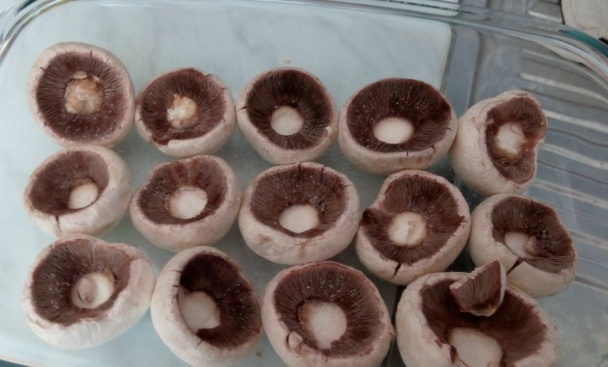 Zapekané šampiňóny s medvedím cesnakom (fotorecept) - obrázok 2