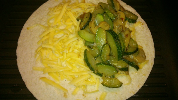 Tortila plnená syrom, cuketou a šampiňónmi - obrázok 2