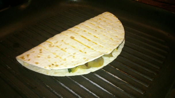 Tortila plnená syrom, cuketou a šampiňónmi - obrázok 3