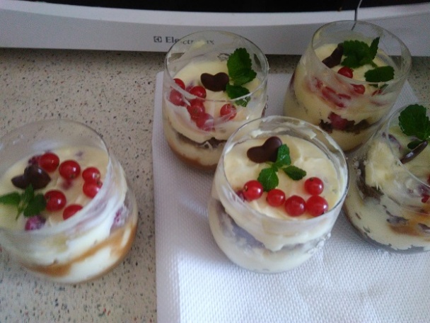 Pohárikový dezert s karamelom a krémom (fotorecept) - obrázok 6