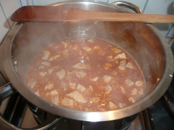 Segedín a knedľa z rožkami (fotorecept) - obrázok 1