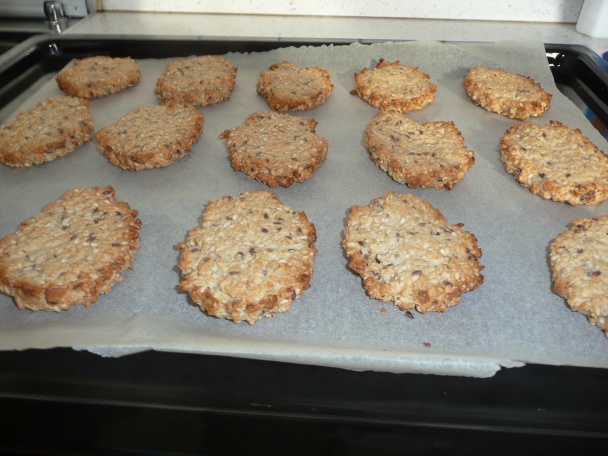 Ovsenné keksy zo sezamom, slnečnicou a ľanom - obrázok 4