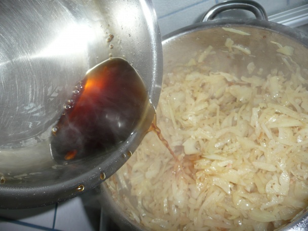 Pečená hus, parená knedľa, dusená kapusta a lokše - obrázok 6