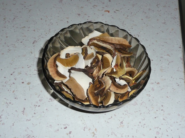 Polievka zo sušenými hríbami (fotorecept) - obrázok 1