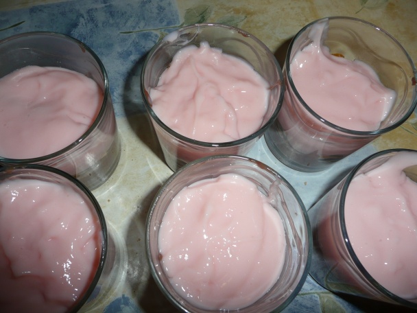 Poháre plné pudingu s mandarínkami a lieskovými orieškami (fotorecept) - obrázok 4