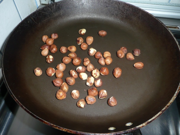 Poháre plné pudingu s mandarínkami a lieskovými orieškami (fotorecept) - obrázok 6