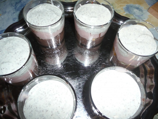 Poháre plné pudingu s mandarínkami a lieskovými orieškami (fotorecept) - obrázok 8