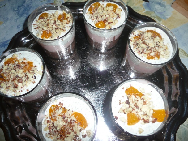 Poháre plné pudingu s mandarínkami a lieskovými orieškami (fotorecept) - obrázok 10